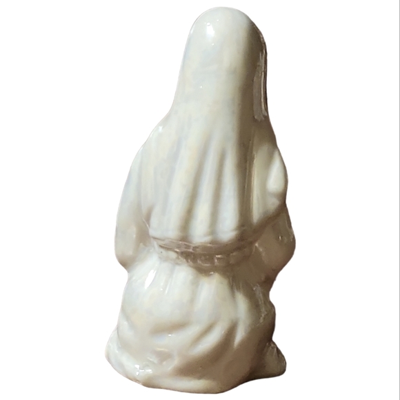 Vtg Mother Mary Pearlized Nativity Scene Figurine Iridescent Around The World - Picture 3 of 5